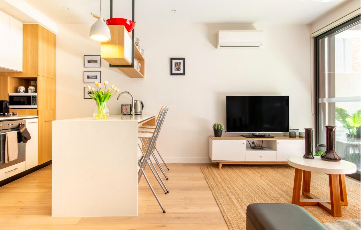 Chic Sth Melbourne Apartment with Huge Private Courtyard — image 13