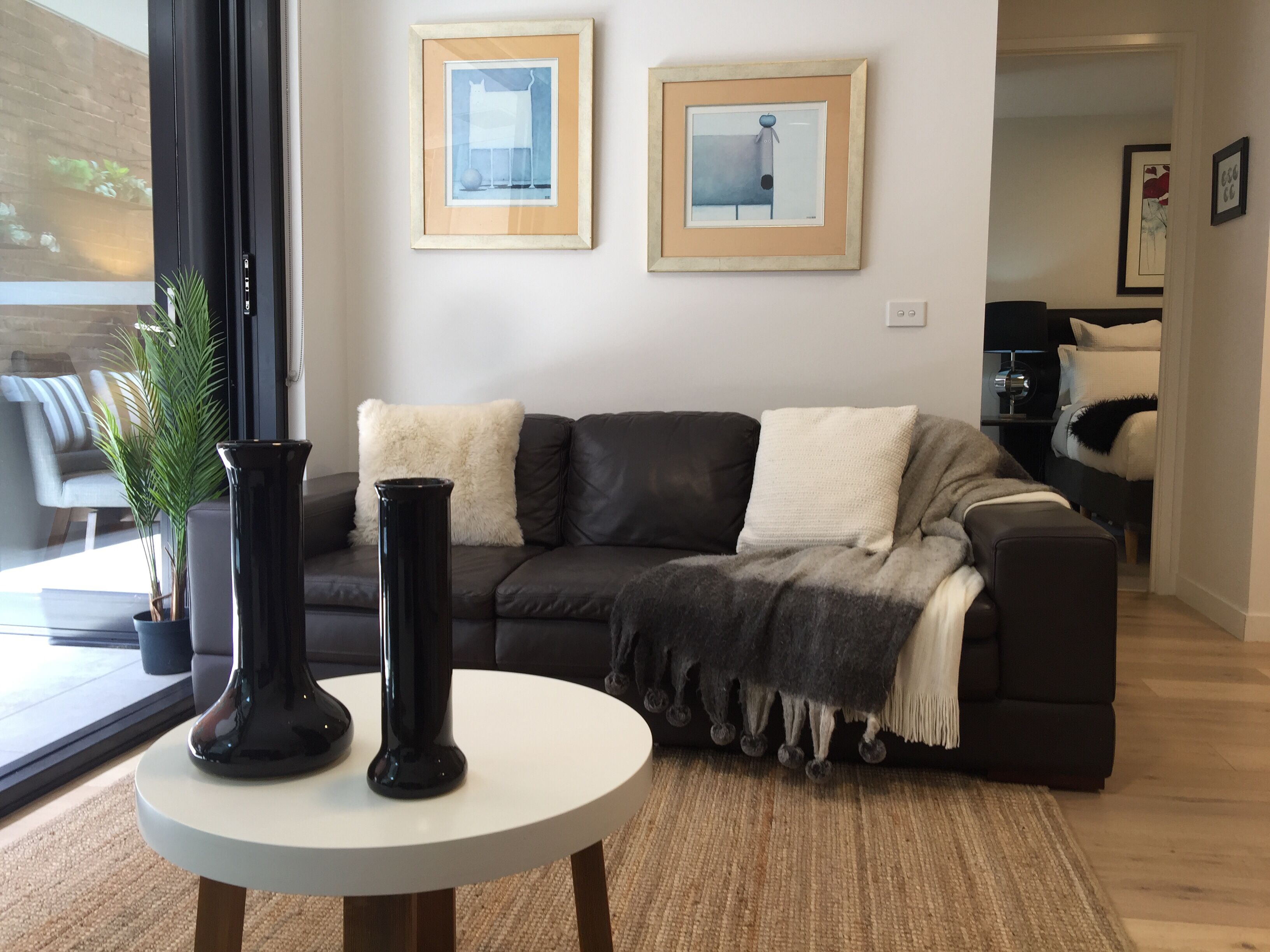 Chic Sth Melbourne Apartment with Huge Private Courtyard — image 19