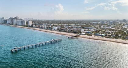 UNIT 3 LAUDERDALE BY THE SEA
Updated Two Bedrm/ 1st floor
200+- steps to beach