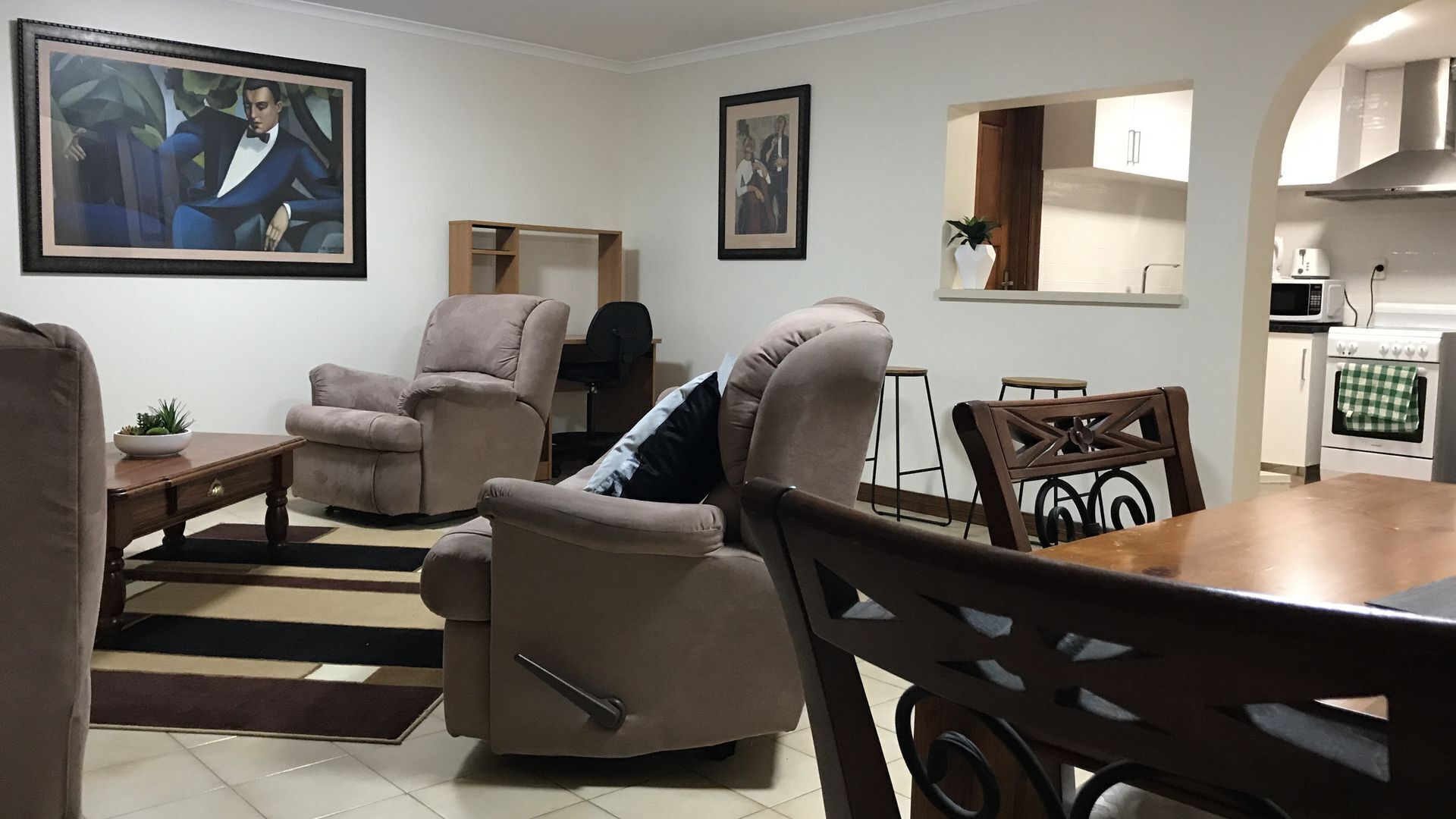 Adelaide - The Comfortable Home — image 4