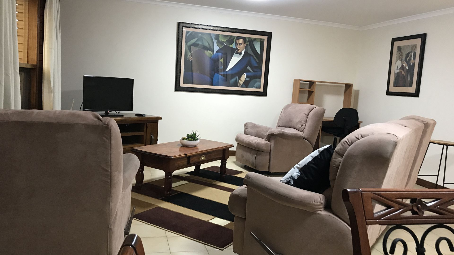 Adelaide - The Comfortable Home — image 8