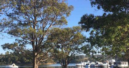 The Wheelhouse - 2br Waterfront Apartment in Town.