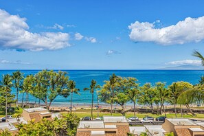 Beach nearby, sun-loungers, beach towels