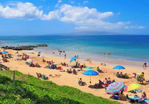 Beach nearby, sun-loungers, beach towels