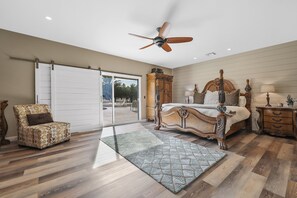 4 slaapkamers, een bureau, een strijkplank/strijkijzer, gratis wifi