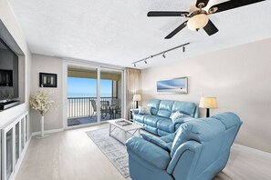 Smart TV, lettore DVD, libri, videoteca