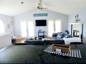 TV connectée, cheminée, jeux vidéo, lecteur de DVD