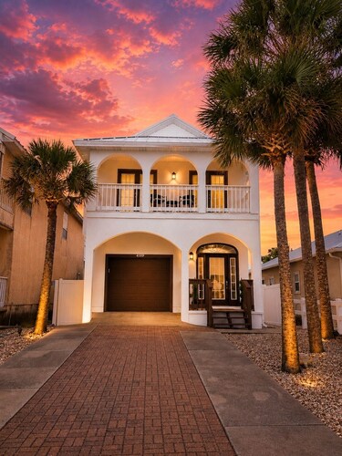 Beautifully Decorated Home with Private Heated Pool Just Steps from the Ocean!
