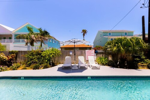 Twin Home #1 /Pool/Near Beach/ Rent 1 or 2 homes