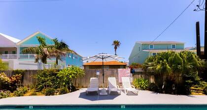 Twin Home #1 /Pool/Near Beach/ Rent 1 or 2 homes