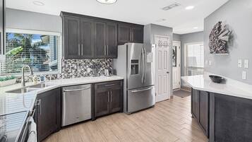 Coffee/tea maker, fridge, microwave, oven