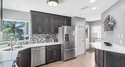 Twin Home #1 /Pool/Near Beach/ Rent 1 or 2 homes
