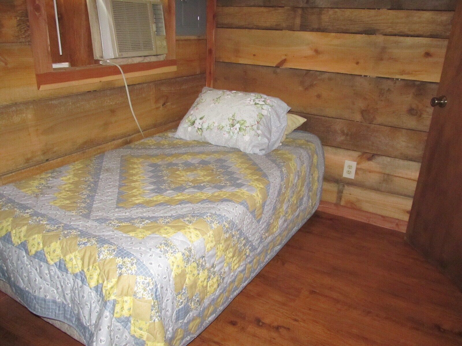 Perfect Location for Diamond Hunters! Pet Friendly!