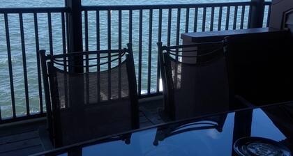 Gorgeous Views, Direct Bayfront Condo