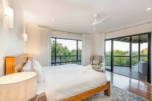 4 bedrooms, desk, iron/ironing board, WiFi