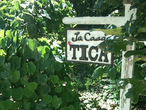 Romantic Modern Casita Nestled In The Woods. PET FRIENDLY!!   Close to Beach 🏖️