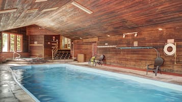 Indendørs pool, opvarmet pool