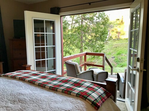 Newly updated! Our cozy cabin at Bass Lake-Yosemite is awaiting your arrival!