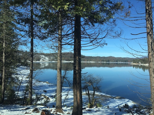 Newly updated! Our cozy cabin at Bass Lake-Yosemite is awaiting your arrival!