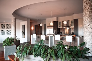 Fridge, microwave, oven, stovetop - IRO LUXURY RETREAT - Panoramic views with absolute privacy (Arorangi District)
