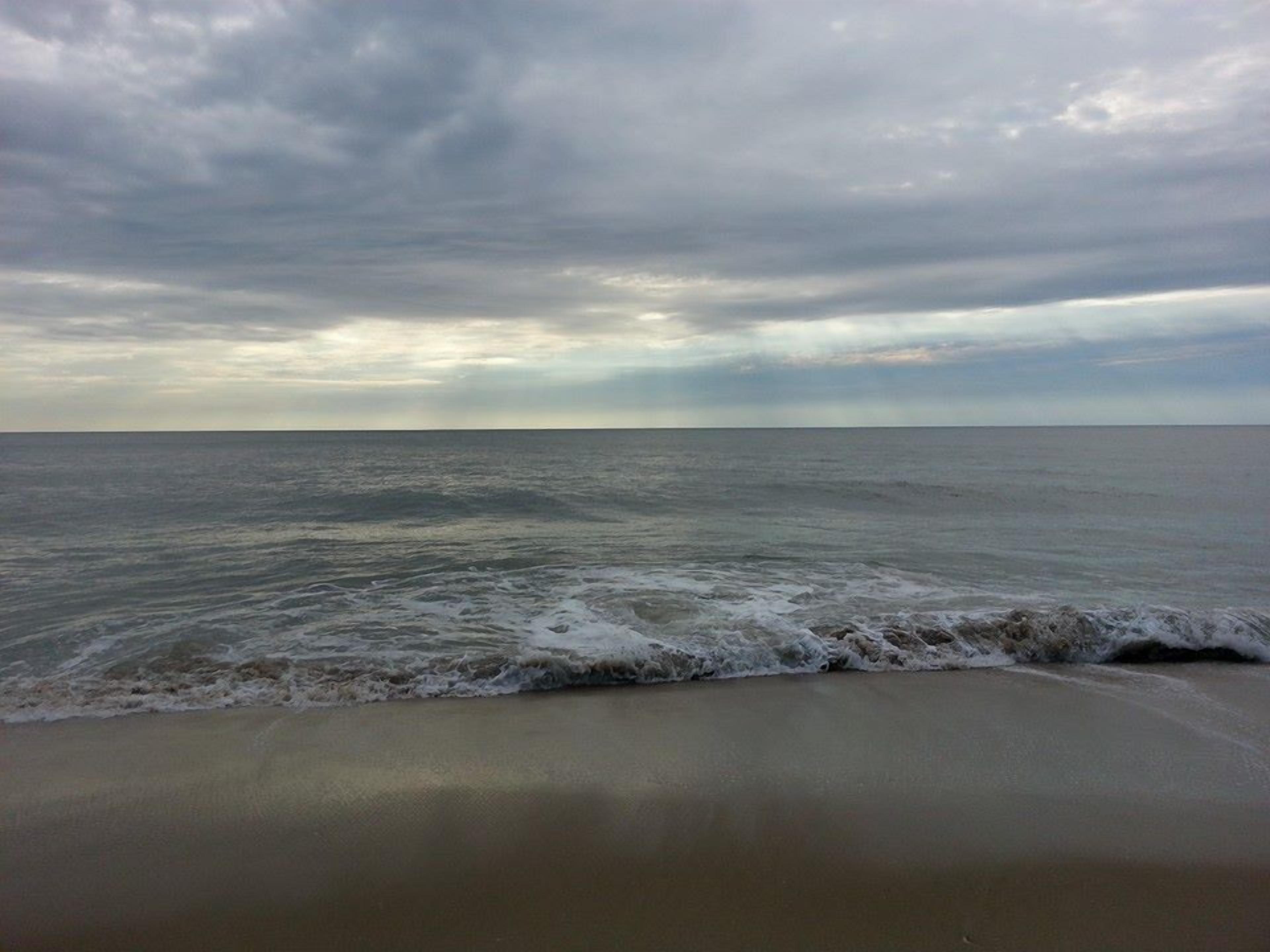 Una spiaggia nelle vicinanze, lettini da mare, teli da spiaggia