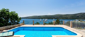 Seaside Villa, surrounded by pine forest with 34 m2 large heated swimming-pool. 