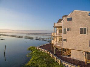 Exterior - La Vie - Waterfront; Boat dock & Pool! (Chincoteague Island)
