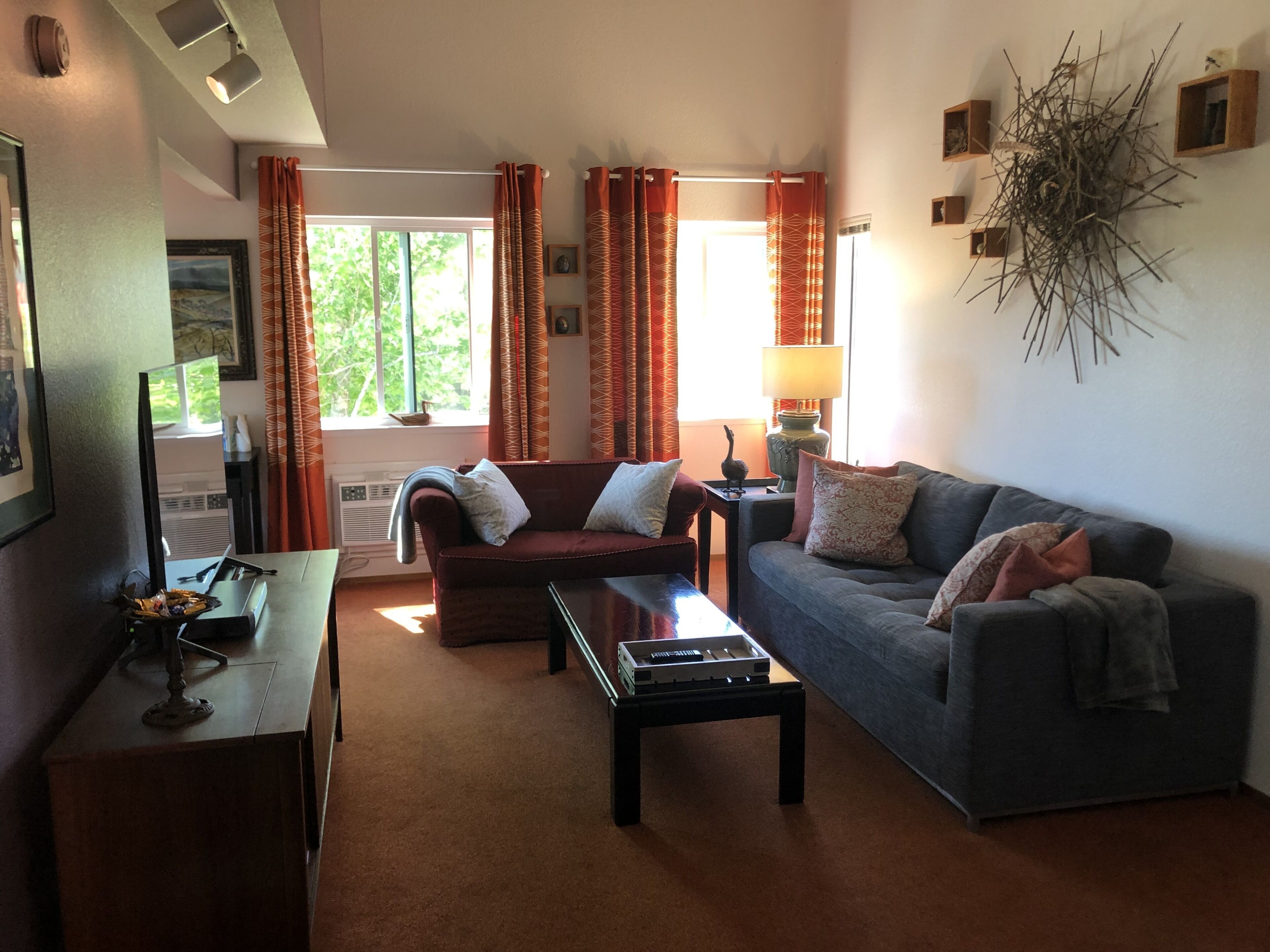 THE BIRDHOUSE - Pool. Hot Tub. Stunning Wine Country Views. Private Deck.