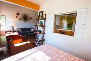 1 chambre, bureau, fer et planche à repasser, accès au Wi-Fi (inclus)