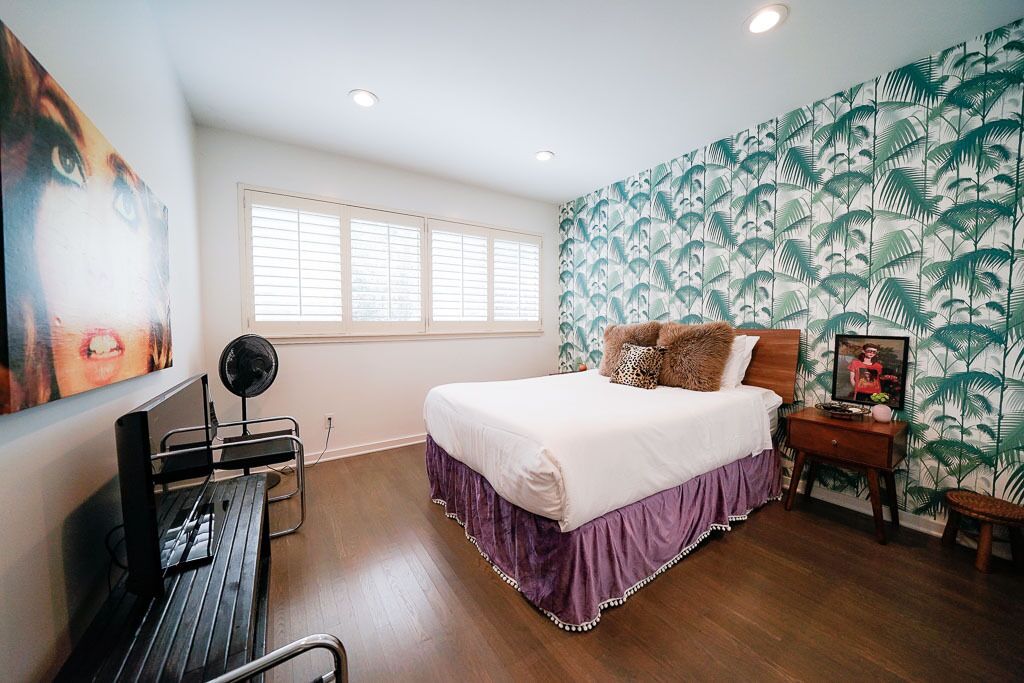 Minutes to Zilker Park + Pool - Modern Elegance!