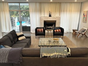 TV, stereo - Minutes to Zilker Park + Pool - Modern Elegance! (Austin)