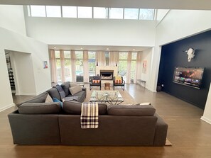 Télévision, chaîne hi-fi