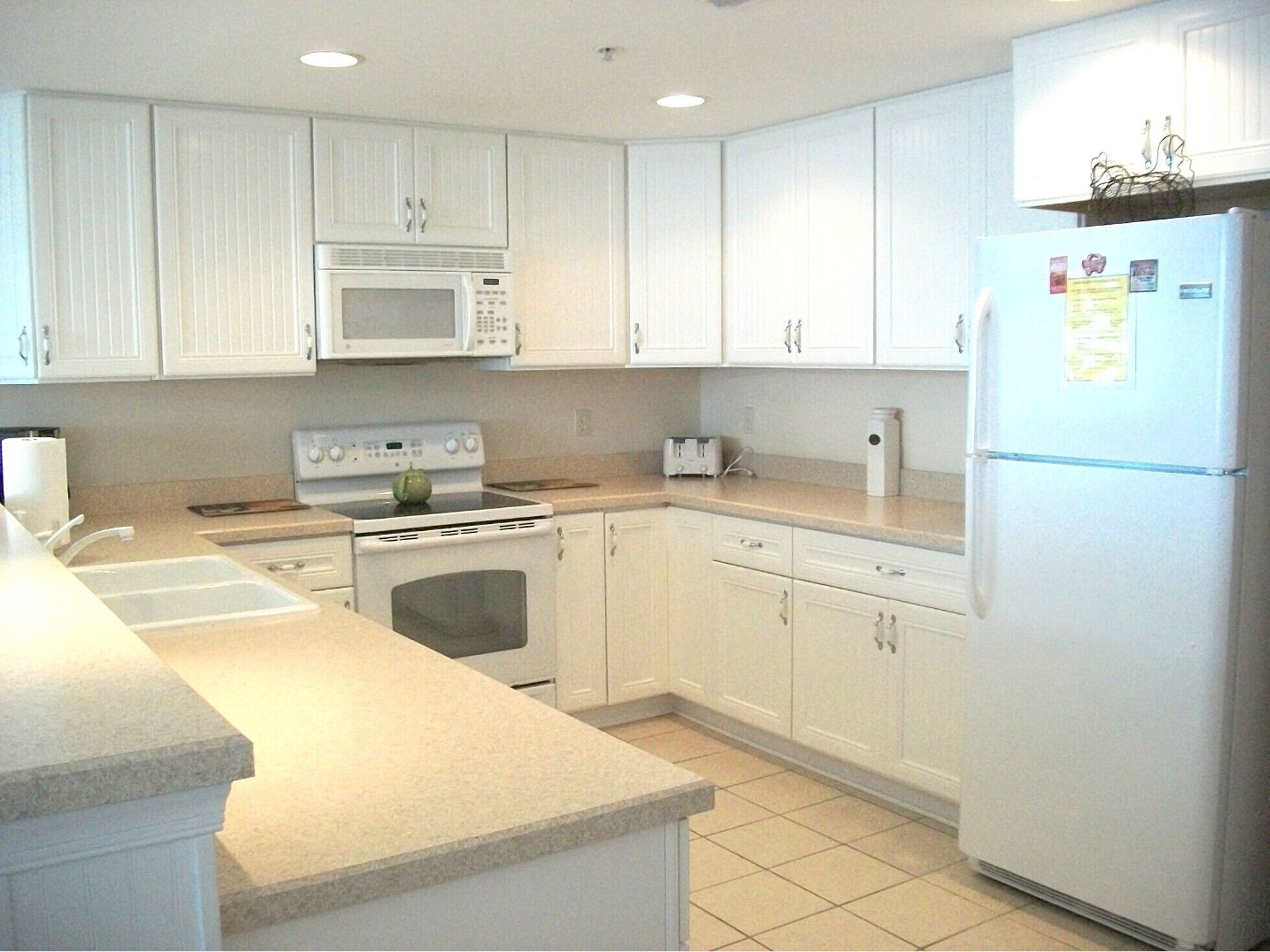 SPECTACULAR CORNER UNIT - Direct Waterfront Condo in Crisfield, Md