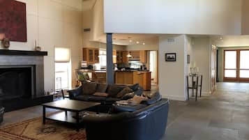 Smart TV, fireplace, DVD player, books