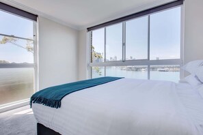 2 bedrooms, desk, iron/ironing board, WiFi - Wake up to Sydney Harbour (Balmain East)