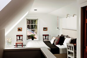 2 bedrooms, iron/ironing board, WiFi, bed sheets - Sophisticated East End Cottage, Steps to the Beach and Town.  2 BR, 2 Bath. (Provincetown)