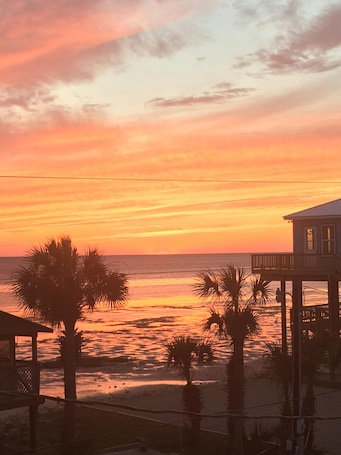 Beach. Dekle Beach Darling - Beautiful Sunsets and Great Fishing