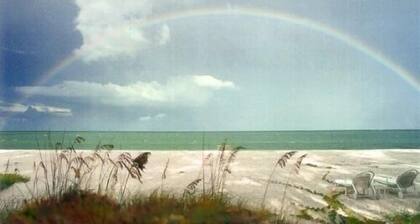 Chateau Blanc Beautiful Captiva Beachfront Home Pet friendly ,