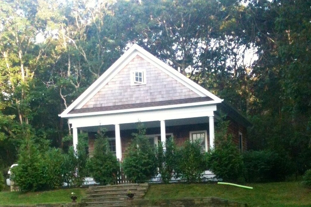 COTTAGE IS AVAILABLE FOR MONTHY, WEEKLY, WEEKENDS,Also WINTERS