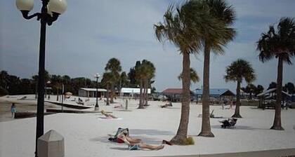 3 Bed ~ 2 Bath~ Pool ~ Wifi ~ Pets Welcome ~Optional Heated Pool ~SS Barbecue