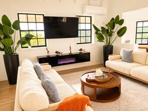 Smart TV - Beautiful Ridge-Top Villa, Marigot Bay, St. Lucia (Castries)