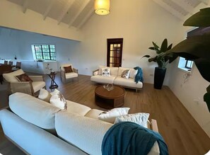 Smart TV - Beautiful Ridge-Top Villa, Marigot Bay, St. Lucia (Castries)