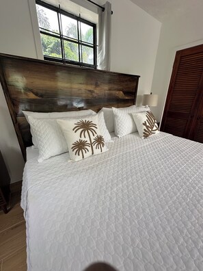 4 Schlafzimmer, Schreibtisch, Bügeleisen/Bügelbrett, Reisekinderbett