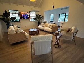 Smart TV - Beautiful Ridge-Top Villa, Marigot Bay, St. Lucia (Castries)