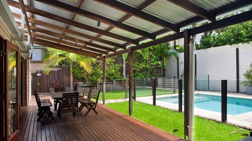 Quality Beach House in Central Sunshine Beach