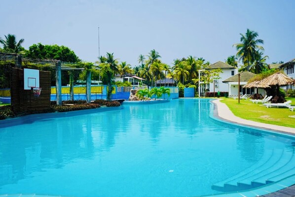 3 outdoor pools, open 7:00 AM to 10:00 PM, pool umbrellas, pool loungers