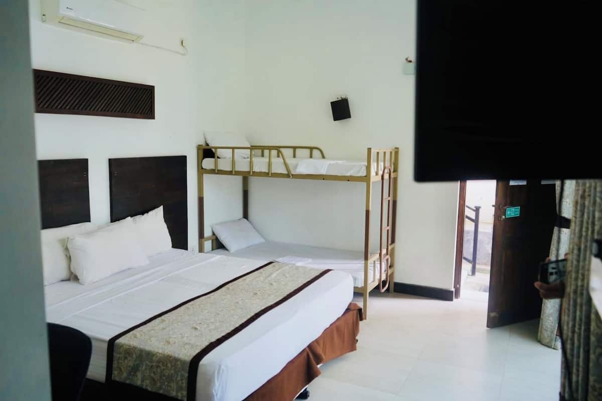 Habitación cuádruple | Sábanas de algodón egipcio y ropa de cama de alta calidad