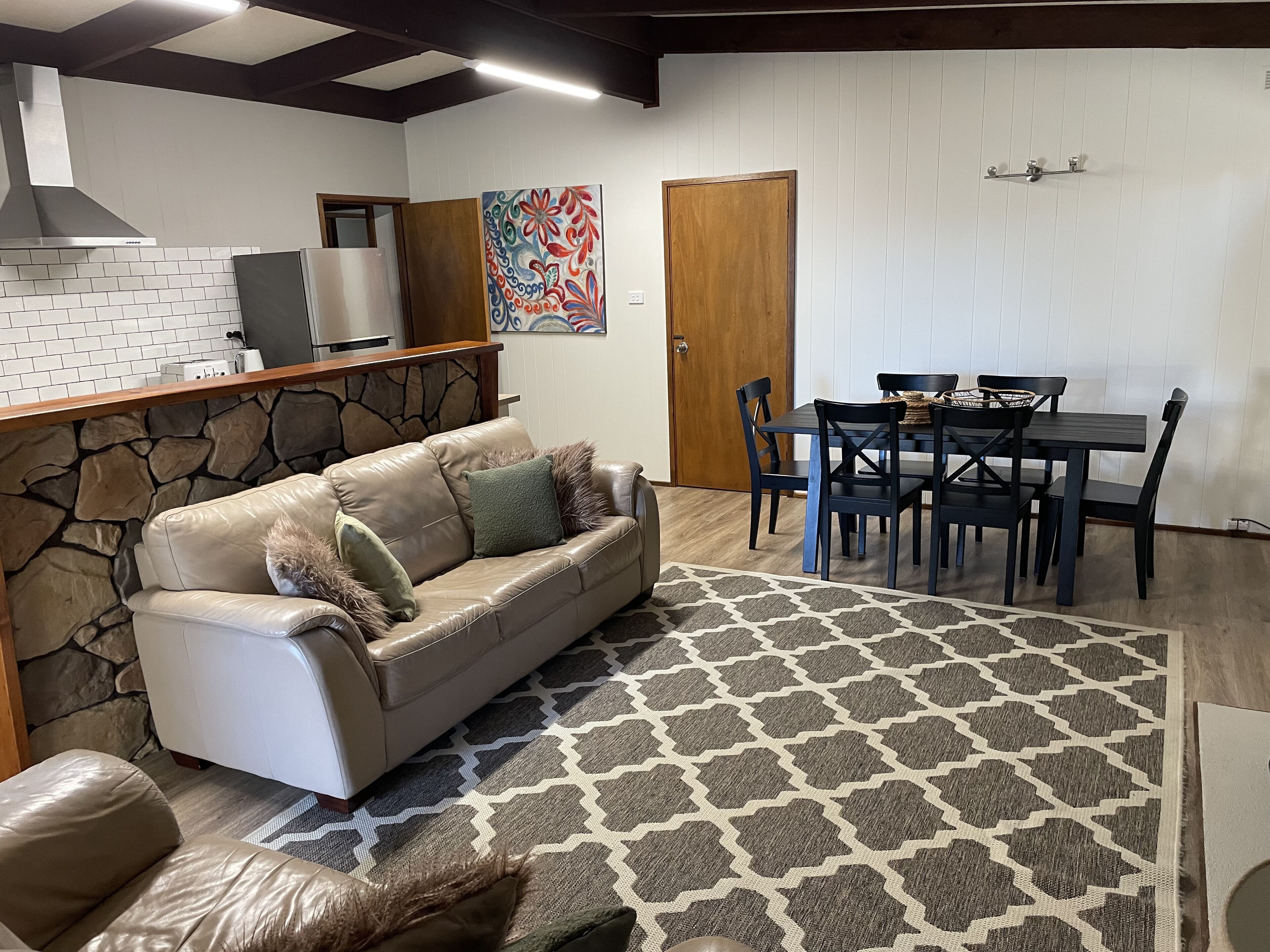 Off Pistes Snow Ski Chalet and Country Retreat & Great Wi-Fi 