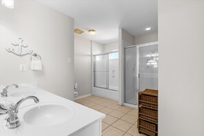 Hair dryer, towels, toilet paper - Easy Breezy: Pet-Friendly Beachfront Home with Pool (Dauphin Island)