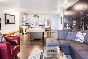 Een televisie en een kantoor